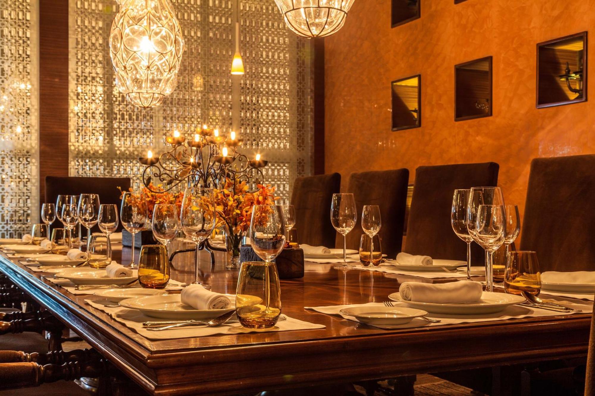 The Leela Ambience Gurugram Hotel & Residences - The Luxury Urban Sanctuary Gurgaon Exterior foto A dining room table set for a meal